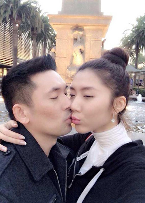 Điều đáng nói, hậu ly hôn, chân dài 8x và chồng cũ bất ngờ tố nhau. Theo thông tin, bác sĩ Richard Lê tố Ngọc Quyên bán mỹ phẩm kém chất lượng. Còn phía Ngọc Quyên tố chồng cũ ngoại tình khi cả hai còn chung sống. Ảnh: FBNV