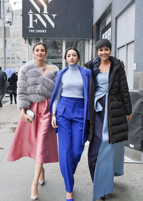 Ngoài ra, 2 mỹ nhân còn có một điểm chung khác là đều đang hạnh phúc bên bạn trai.