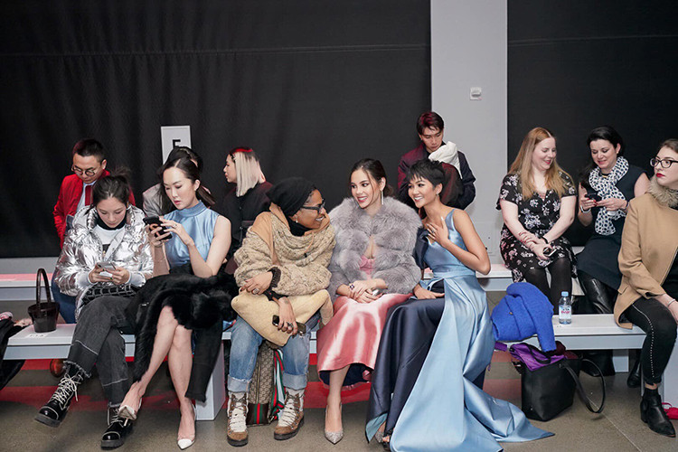 Hình ảnh H'hen Niê bên mỹ nhân Philippines vừa được chia sẻ đã khiến fan quốc tế phát sốt.