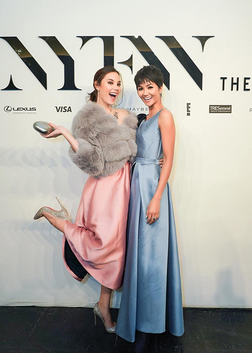 2 mỹ nhân bước ra từ Hoa hậu Hoàn vũ Thế giới 2018 đều nhận được sự yêu mến của dân mạng quốc tế.