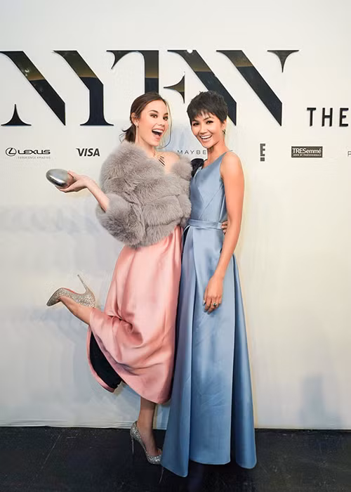 2 mỹ nhân bước ra từ Hoa hậu Hoàn vũ Thế giới 2018 đều nhận được sự yêu mến của dân mạng quốc tế.