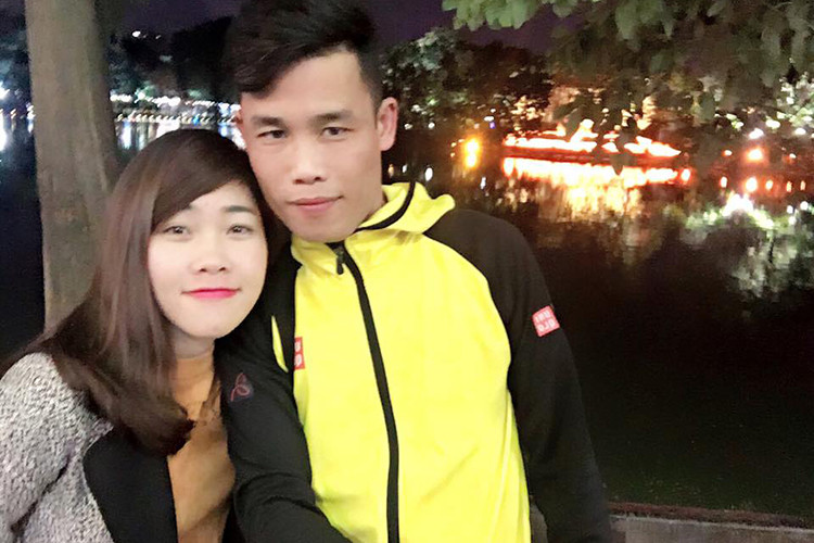 Khi hẹn hò, Hiệp Gà tấm tắc Diệu Thúy biết chăm lo cho gia đình anh, đặc biệt quý mến con gái riêng của Hiệp Gà.