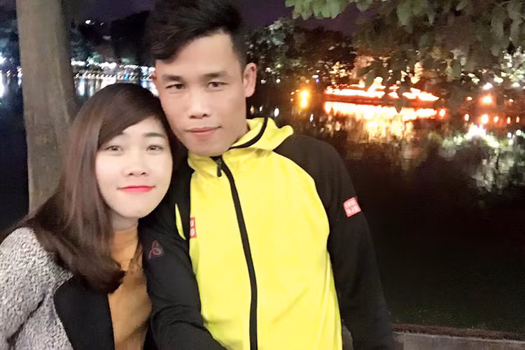 Khi hẹn hò, Hiệp Gà tấm tắc Diệu Thúy biết chăm lo cho gia đình anh, đặc biệt quý mến con gái riêng của Hiệp Gà.