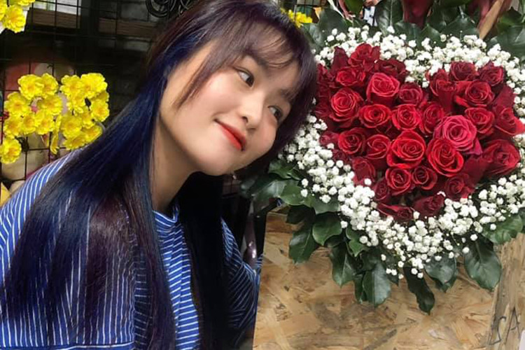 Sau khi tốt nghiệp THPT Trí Đức, Khánh Trinh theo học trường Đại học Sân khấu Điện ảnh.