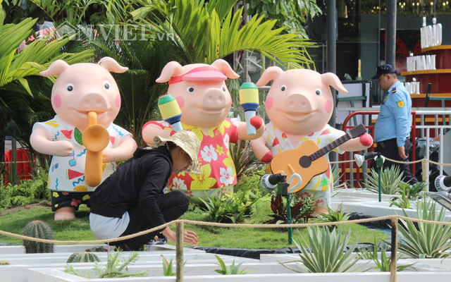 Anh: Hang ngan nguoi hao huc cho khai mac duong hoa Nguyen Hue-Hinh-7