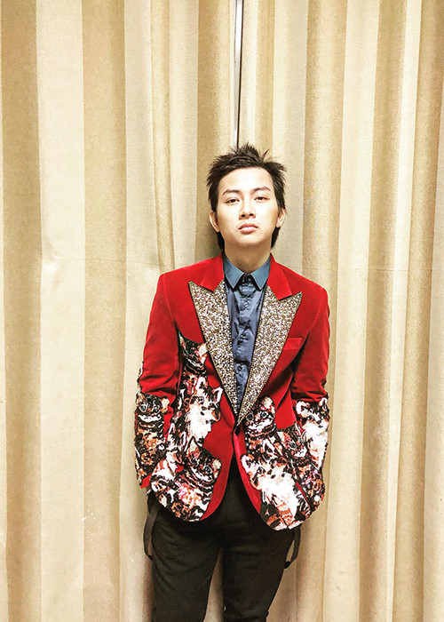 Từ khi tuyên bố nghỉ hát trong 2 năm, Hoài Lâm không còn cập nhật thông tin và hình ảnh trên trang cá nhân Instagram lẫn Facebook.