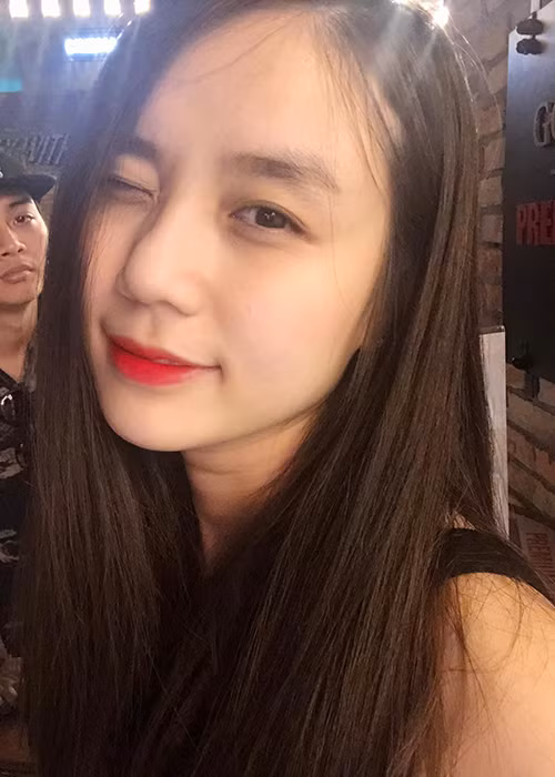 Hình ảnh hiếm hoi của Hoài Lâm sau tuyên bố nghỉ hát 2 năm vừa được bạn gái của anh - Hoàng Ngọc chia sẻ.