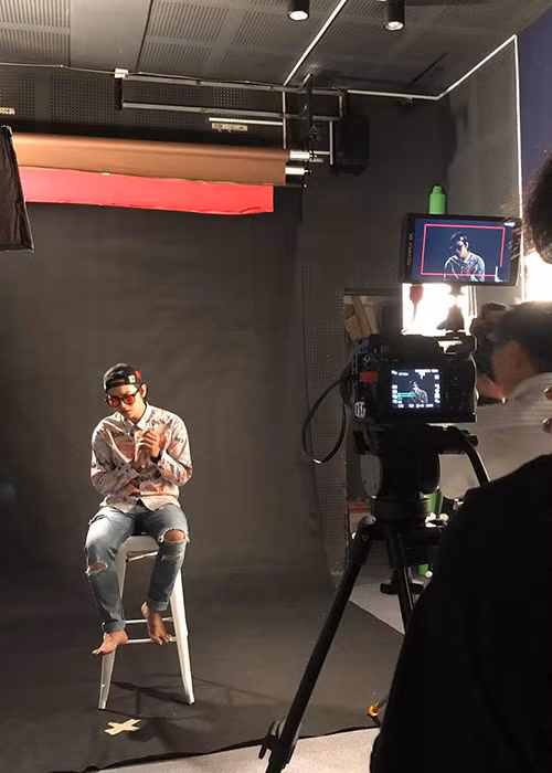 Hồi tháng 10/2018, thông tin Hoài Lâm tạm nghỉ hát được quản lý xác nhận. Theo quản lý, sức khỏe của con trai nuôi Hoài Linh có vấn đề. Ngoài ra, nam ca sĩ còn muốn nghỉ ngơi và đi học thêm.