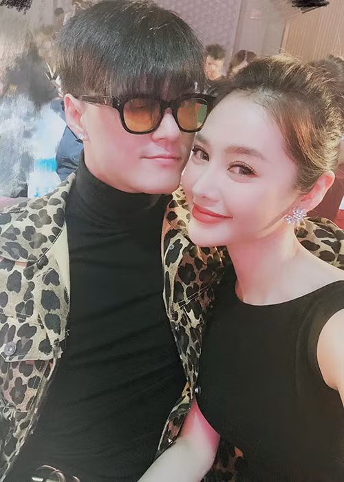 Lâm Vinh Hải tỏ ra rất chiều chuộng Linh Chi. Anh tặng căn hộ 4 tỷ cho bạn gái và luôn gửi tới bạn gái lời ngọt ngào.