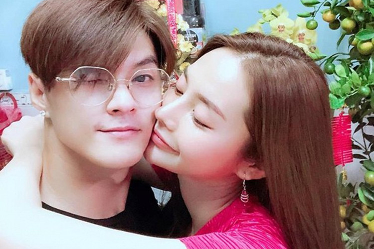 Gần đây, Linh Chi khoe chuyện tình cảm mặn nồng với Lâm Vinh Hải và không quên "nói xấu" Lý Phương Châu.