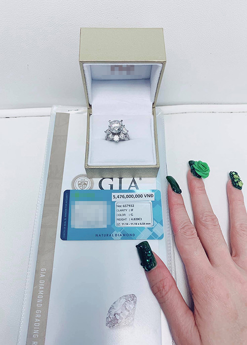 Món quà "khủng" Phan Thị Mơ nhận được khiến người hâm mộ xuýt xoa ngưỡng mộ.