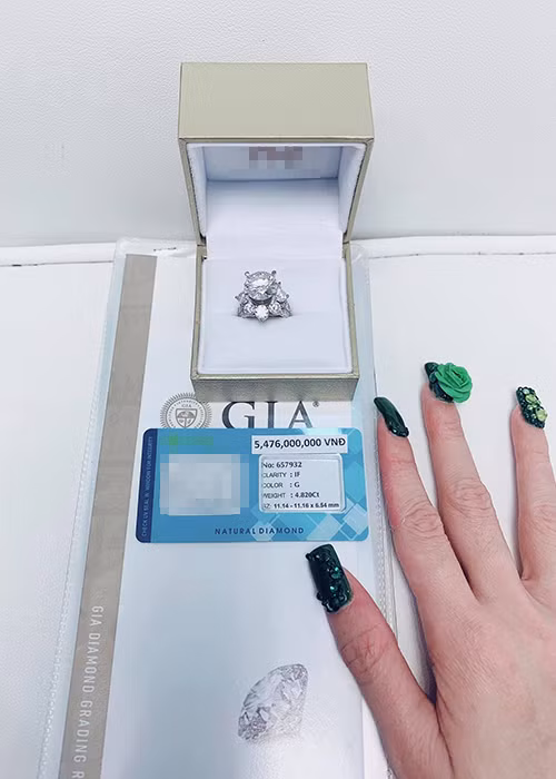 Món quà "khủng" Phan Thị Mơ nhận được khiến người hâm mộ xuýt xoa ngưỡng mộ.