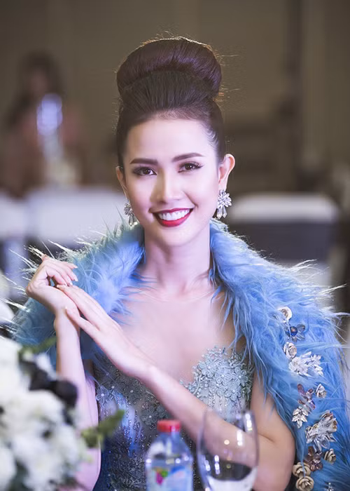 Cuối năm 2017, khi được cho là chia tay bạn trai hơn 12 tuổi, Phan Thị Mơ đã từ chối trả lời. Ảnh: Em đẹp