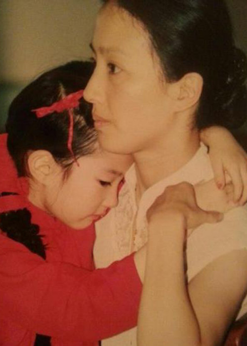 Cô thừa hưởng nhiều nét đẹp từ người mẹ khá nổi tiếng. Ảnh: Zing