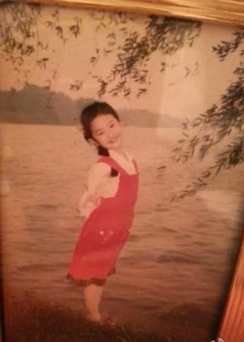 Vẻ ngoài xinh xắn là một lợi thế lớn của người đẹp khi bước chân vào nghệ thuật. Ảnh: Khám phá