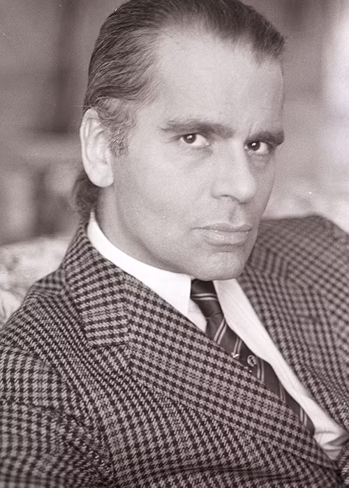 Theo Elle, sau khi người tình qua đời, giám đốc sáng tạo của Chanel vướng một số tin đồn tình ái với các mẫu nam nhưng ông chưa bao giờ lên tiếng. Ảnh: Getty