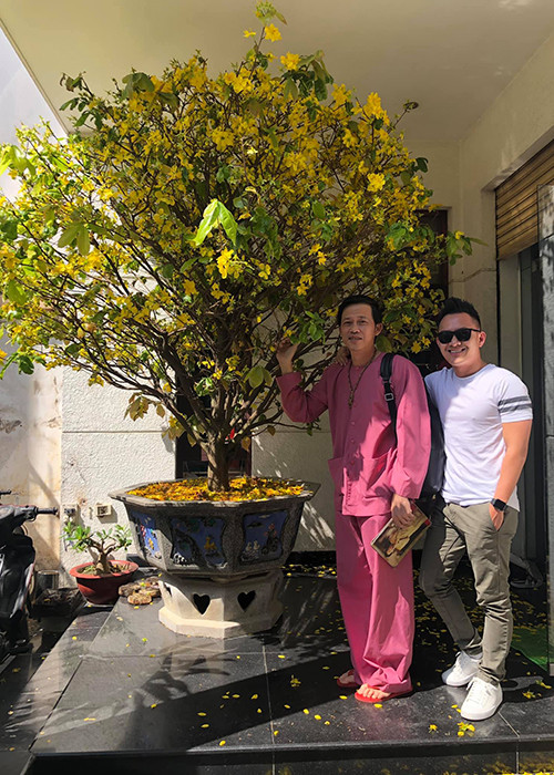 Cách đây không lâu, Thành Vinh cùng bố về quê thăm họ hàng khi có dịp trở về Việt Nam.