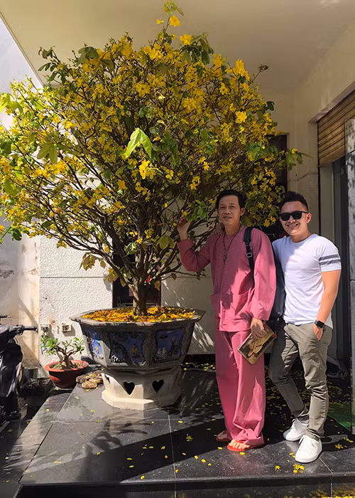 Cách đây không lâu, Thành Vinh cùng bố về quê thăm họ hàng khi có dịp trở về Việt Nam.