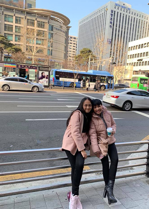 Bé Gà sinh năm 2005, nay đã cao lớn và xinh xắn.