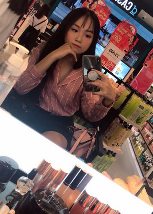 Từ một cô nhóc đen nhẻm, mũm mĩm, bé Gà xinh xắn ở tuổi 14 khiến không ít người phải ngỡ ngàng.