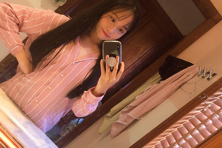 Trước sự thay đổi về ngoại hình của bé Gà, Phương Thanh hài hước đòi làm quản lý cho con gái.