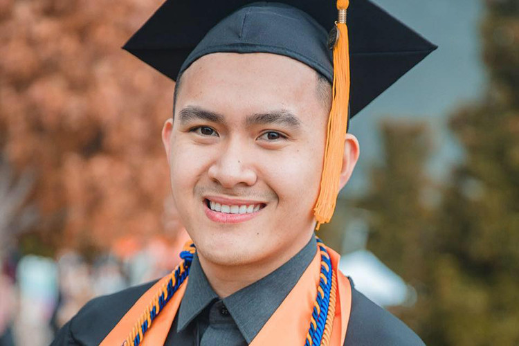 Thành Vinh tốt nghiệp đại học ngành kỹ thuật cơ khí và học thêm 2 năm chuyên sâu. Đến tháng 12/2018, anh hoàn thành việc học sau đại học.