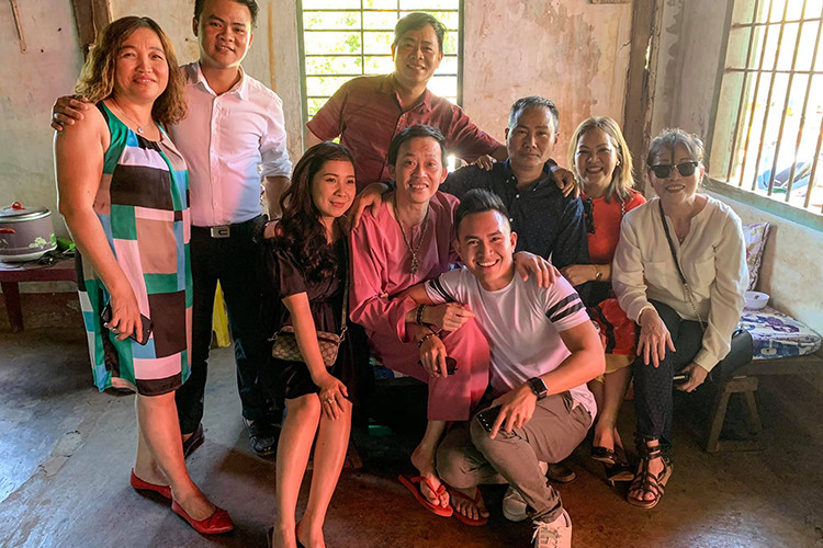 Con trai của Hoài Linh trở về nước sau 9 năm sống và học tập ở Mỹ.