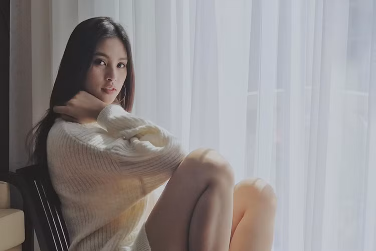 Nhan sac ngay cang goi cam cua HH Tieu Vy va 2 a hau