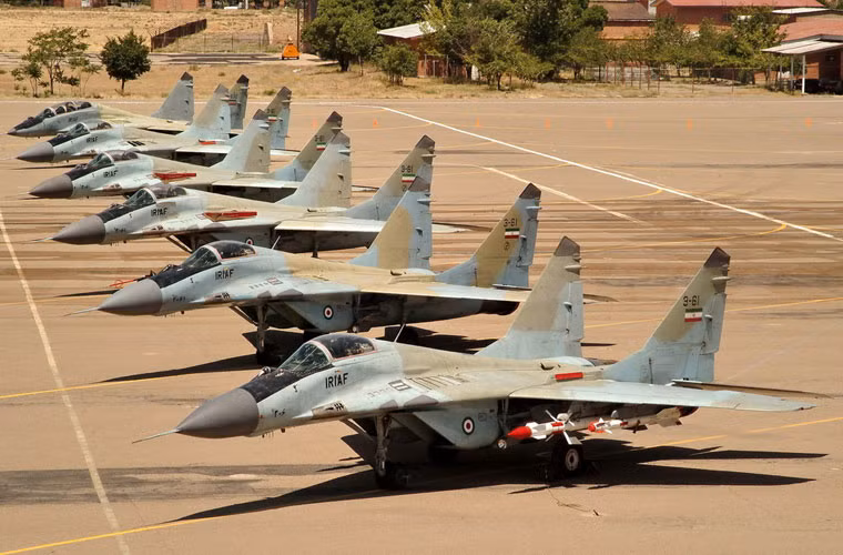 Theo truyền thông Iran, Không quân Iran đã huy động hai máy bay tiêm kích đánh chặn MiG-29A từ Phi đội chiến thuật 11 cất cánh ở căn cứ Shahid Lashkari, Tehran tham gia hộ tống.