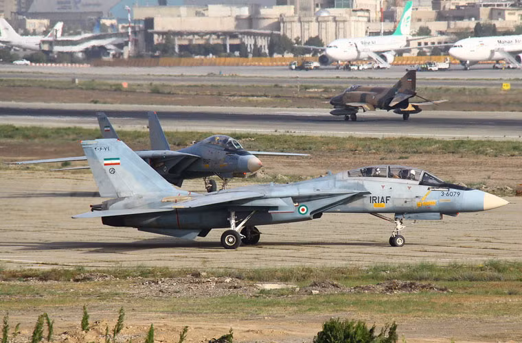 F-14A là tiêm kích chiếm ưu thế trên không, đánh chặn mạnh nhất của Iran hiện tại, tổng cộng có 79 chiếc đã được Mỹ cung cấp từ trước năm 1979. Tuy nhiên, do lệnh cấm vận mà hiện tại chỉ còn 44 chiếc F-14A còn phục vụ trong Không quân Iran.