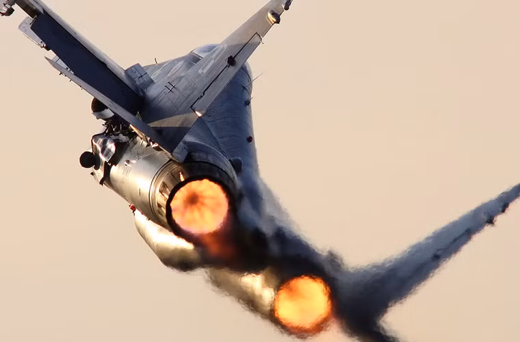 Bù lại MiG-29A của Iran sở hữu khả năng cơ động cao trong không chiến, tốc độ tối đa 2.444km/h.