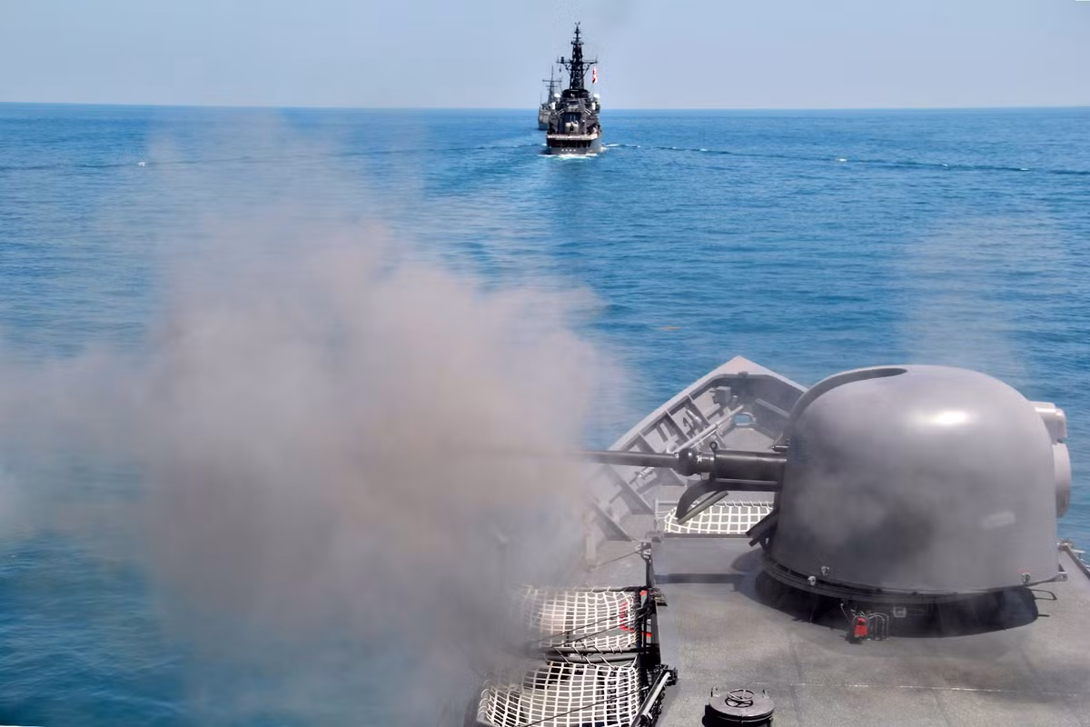 Bệ pháo lớn nhất của chiến hạm Ramon Alcaraz được trang bị pháo chính 76mm đạt tốc độ bắn tối đa 120 phát/phút, tầm bắn 16.000m.