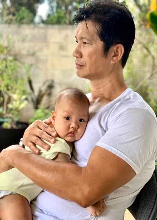 Mới đây, trên Phụ nữ Việt Nam, Dustin Nguyễn và Bebe Phạm xác nhận có con thứ 4 hồi tháng 11/2022. Con gái của cặp đôi tên Sciona Ylang Nguyễn. Ảnh: Phụ nữ Việt Nam