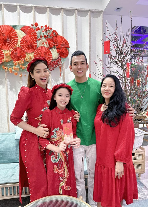 Mẹ chồng Phương Trinh Jolie chia sẻ, bà không suy nghĩ về chuyện sẽ có cháu trai hay cháu gái và sẽ hỗ trợ chăm sóc cháu theo cách hai con mong muốn.