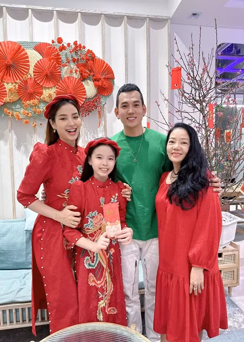 Mẹ chồng Phương Trinh Jolie chia sẻ, bà không suy nghĩ về chuyện sẽ có cháu trai hay cháu gái và sẽ hỗ trợ chăm sóc cháu theo cách hai con mong muốn.