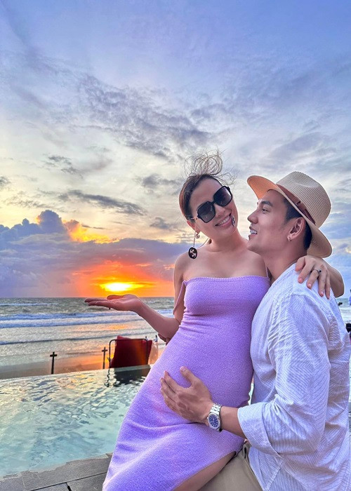 Nữ ca sĩ hạnh phúc bên chồng trẻ trong chuyến du lịch Bali vào đầu tháng 3.