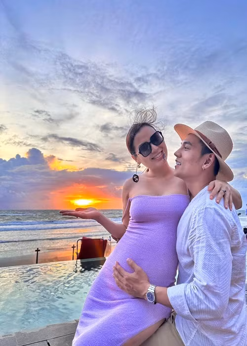 Nữ ca sĩ hạnh phúc bên chồng trẻ trong chuyến du lịch Bali vào đầu tháng 3.