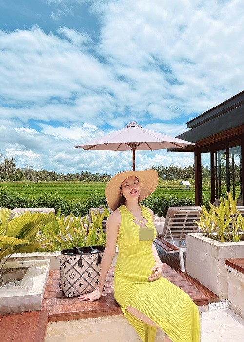 Nữ ca sĩ rất thích đi du lịch. Ngày chưa mang bầu, Phương Trinh Jolie vi vu nhiều nơi cùng Lý Bình.