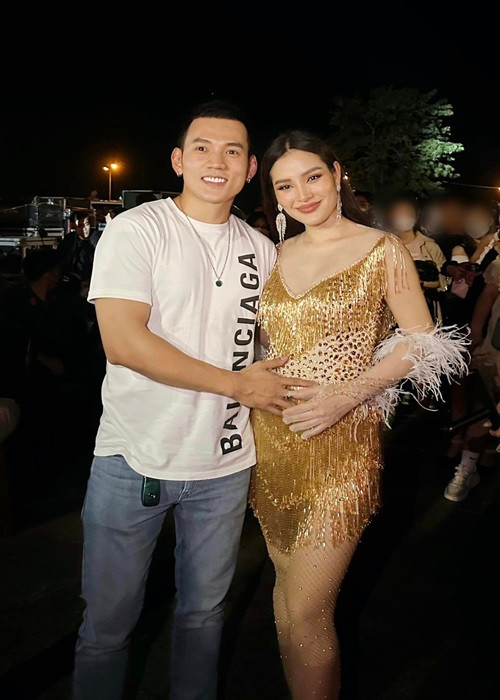 Lý Bình thường xuyên tháp tùng Phương Trinh Jolie tham gia sự kiện.