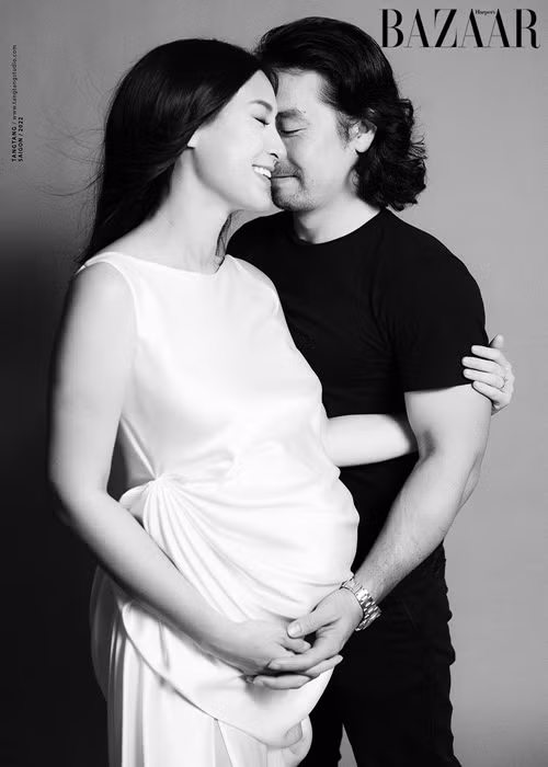 Tuổi 40, diễn viên Kathy Uyên sinh con trai đầu lòng. Sau khi có con, cô tổ chức đám cưới với chồng doanh nhân. Ảnh: Harper's Bazaar Vietnam