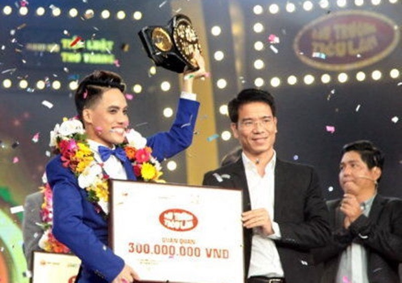 Duy Khương sinh ra trong một gia đình không có ai theo nghệ thuật. Từ nhỏ, anh đã đam mê nghệ thuật. Năm 2016, Duy Khương tham gia chương trình Đấu trường tiếu lâm và được Trấn Thành dẫn dắt và trở thành quán quân. Ảnh: Bestie