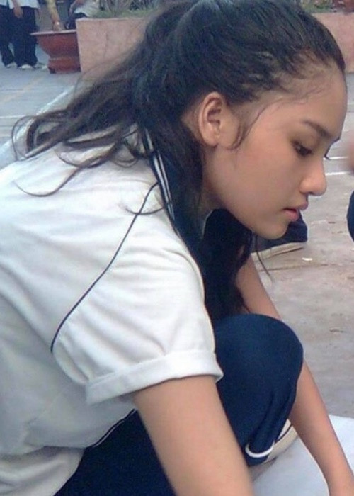 Theo Miu Lê, hồi nhỏ, cô không có sữa uống, ăn cơm với nước mắm tỏi, lâu lâu mới có chà bông ăn, đi học không bao giờ có 500 đồng trong túi. Ảnh: Phụ nữ Việt Nam