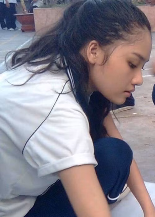 Theo Miu Lê, hồi nhỏ, cô không có sữa uống, ăn cơm với nước mắm tỏi, lâu lâu mới có chà bông ăn, đi học không bao giờ có 500 đồng trong túi. Ảnh: Phụ nữ Việt Nam