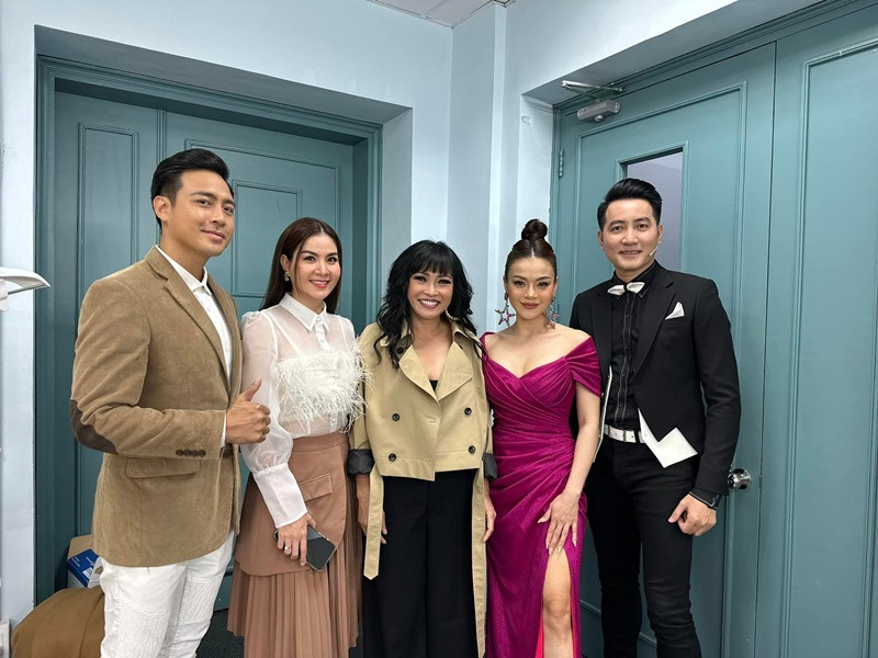 Sự nghiệp của Phương Thanh đầy thăng trầm. Cô nổi đình đám thập niên 90 với cát sê 100.000 USD năm 2001.