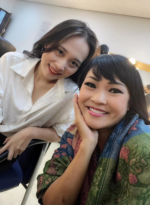 Nữ ca sĩ thường xuyên khoe con gái lớn phổng phao, xinh đẹp.