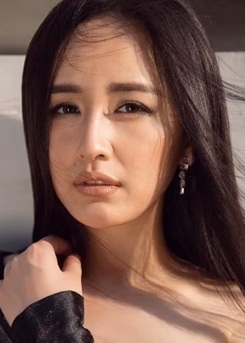 Người yêu của Mai Phương Thúy năm cô 20 tuổi đã qua đời. Năm 2019, nàng hậu khóc khi nằm mơ người cũ. Ảnh: FBNV