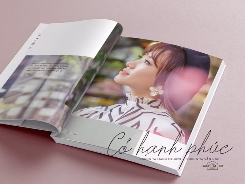 Với Hari Won, cô hé lộ tuổi thơ nghèo khó, ước mơ làm ca sĩ, những mối tình, hành trình chữa khỏi bệnh ung thư cổ tử cung trong tự truyện “Cỏ hạnh phúc” ra mắt năm 2017, được viết bằng hai thứ tiếng Hàn, Việt. Ảnh: Người đô thị