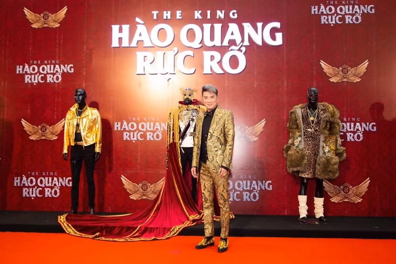 Mới đây, Đàm Vĩnh Hưng công bố phim tiểu sử mang tên “Hào quang rực rỡ - The king”. Dự án sẽ kể về cuộc đời và sự nghiệp 25 năm ca hát của Mr Đàm. Ảnh: FBNV