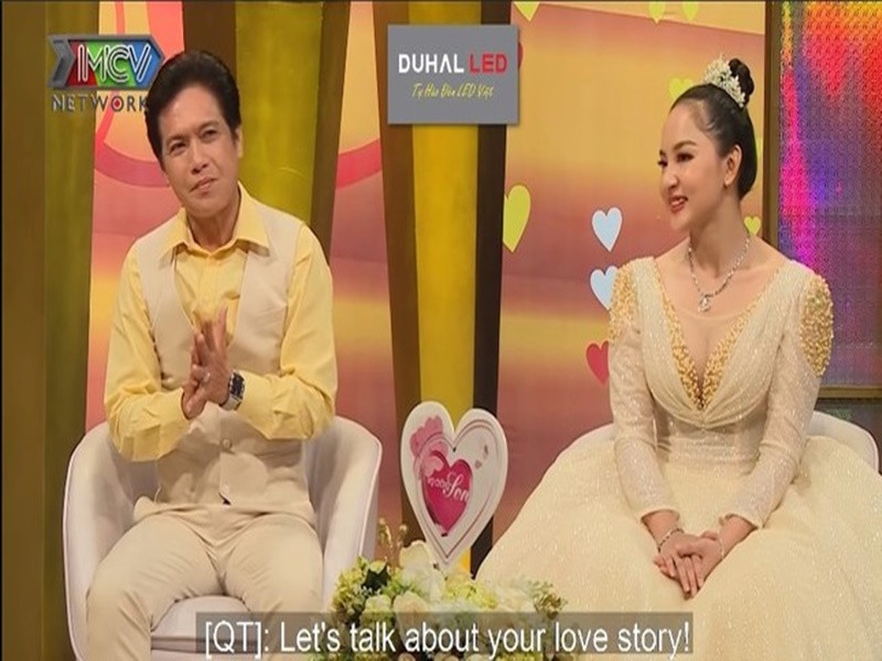 Trong chương trình Vợ chồng son, Thanh Trang kể, trong 1 lần đi xem 1 đàn chị hát cải lương, cô để ý đến Trọng Nghĩa. Ở hậu trường, cả hai trao đổi số điện thoại để giữ liên lạc. Trong lần đầu tiên xuống gặp ba mẹ Thanh Trang, Trọng Nghĩa liền hỏi cưới vì “sợ để lâu có người hốt mất" Khi về chung một nhà, Trọng Nghĩa không ngại nấu ăn, làm việc nhà giúp vợ. Ảnh: Tiền Phong