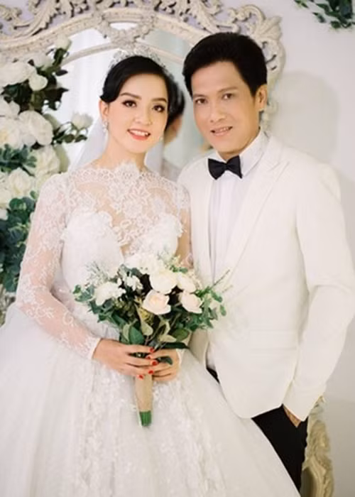 Nghệ sĩ Trọng Nghĩa sinh năm 1966 trong khi đó, Thanh Trang - vợ anh sinh năm 1995. Cả hai làm đám cưới vào năm 2018. Ảnh: Dân Việt